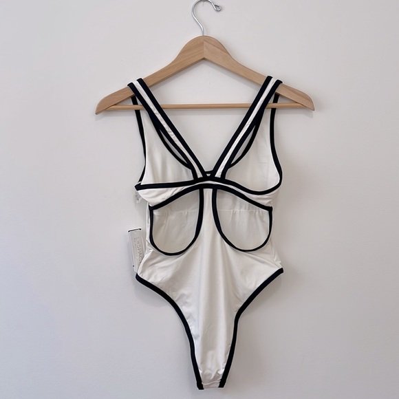L Space Swimsuit One piece Womens Ebony White Beachwear Cream Classic Swimsuit 6 - Picture 3 of 12